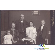 Daams -Peters vlnr Elisa, Jacqueline Peters , Theodorus Daams, Johanna en Carel Coll. Peters -HKR